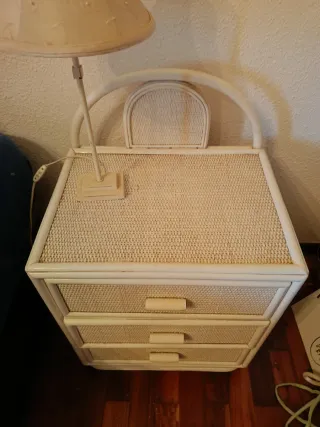 Mesita de noche bambú y ratán