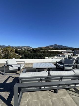 Ático en alquiler en Nueva Andalucía centro en Marbella