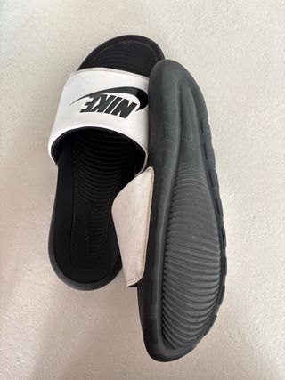 Chanclas Nike Negras y Blancas