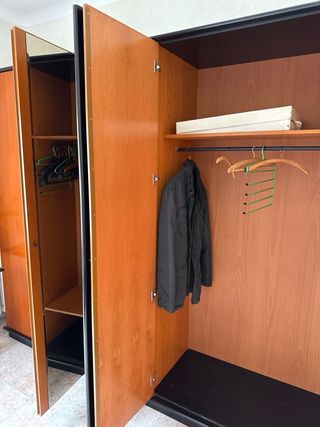 Armario de dormitorio madera y cristal