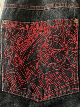 Pantalones Player Z69 negros con Bordado Rojo