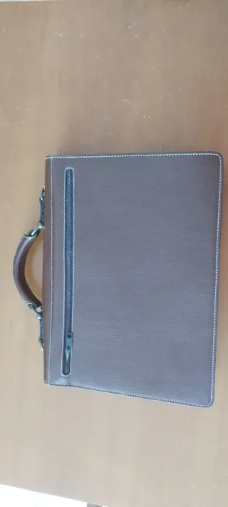 Maletín de cuero marrón