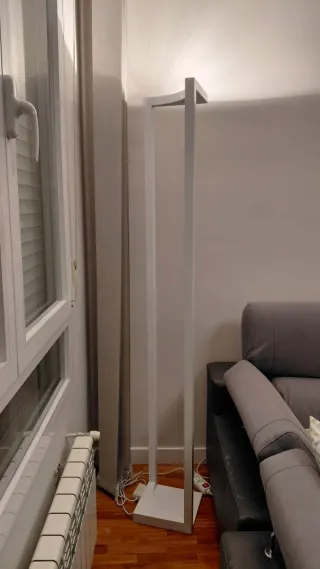 Lámpara de pie moderna