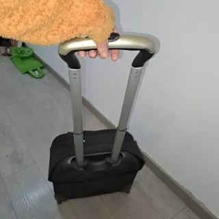 Mochila maleta pequeña con ruedas