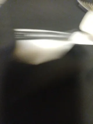 Camisa de mujer negra y blanca