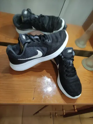 Zapatillas Nike Negras y Blancas