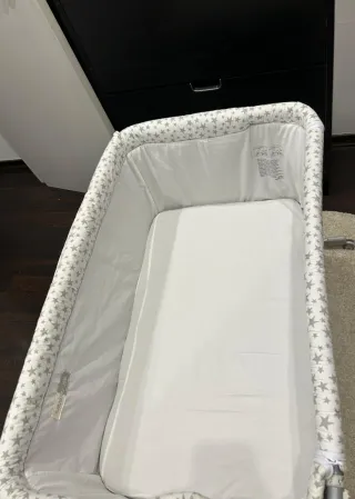 Minicuna colecho Jané Babyside estrellas