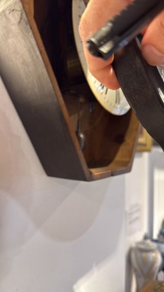 RELOJ OJO BUEY CON INCRUSTACIONES