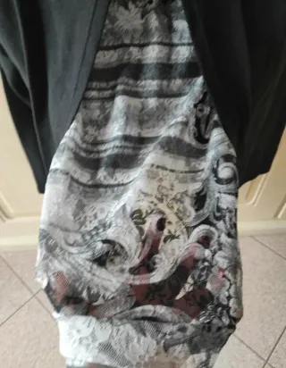 Maglia nera con inserti in pizzo