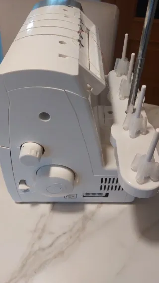 Maquina de coser overlock singer 14SH754