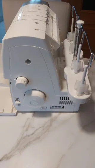 Maquina de coser overlock singer 14SH754