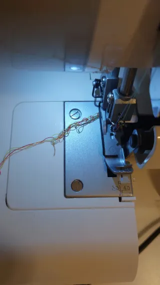 Maquina de coser overlock singer 14SH754