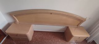 Mesitas de noche y cabecero de madera