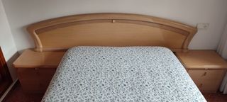 Mesitas de noche y cabecero de madera