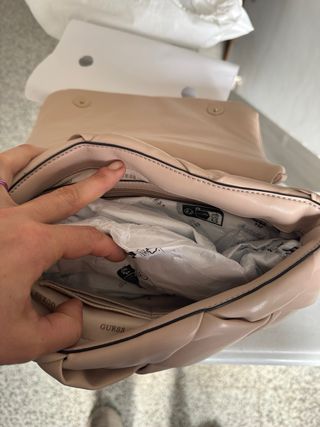 Bolso Guess Beige Trenzado color nude Nuevo
