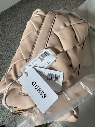 Bolso Guess Beige Trenzado color nude Nuevo