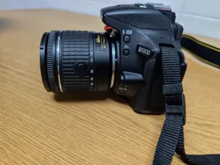 Cámara Nikon D5600 + Accesorios. Solo 545 disparos