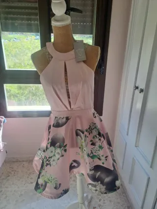Vestido rosa con estampado de ballenas