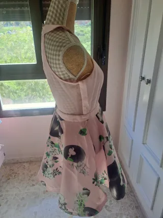 Vestido rosa con estampado de ballenas