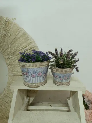 Dos macetas de metal decorativas alto 20/18