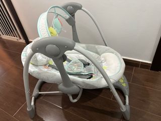 Columpio bebé plegable con música