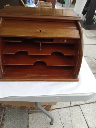 Escritorio antiguo de madera