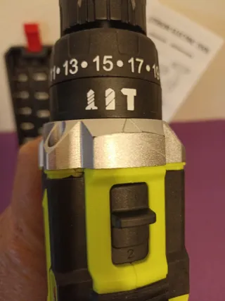 Taladro percutor a batería 28V