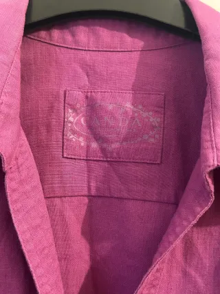 Camisa morada de manga corta