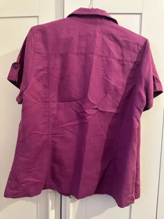 Camisa morada de manga corta