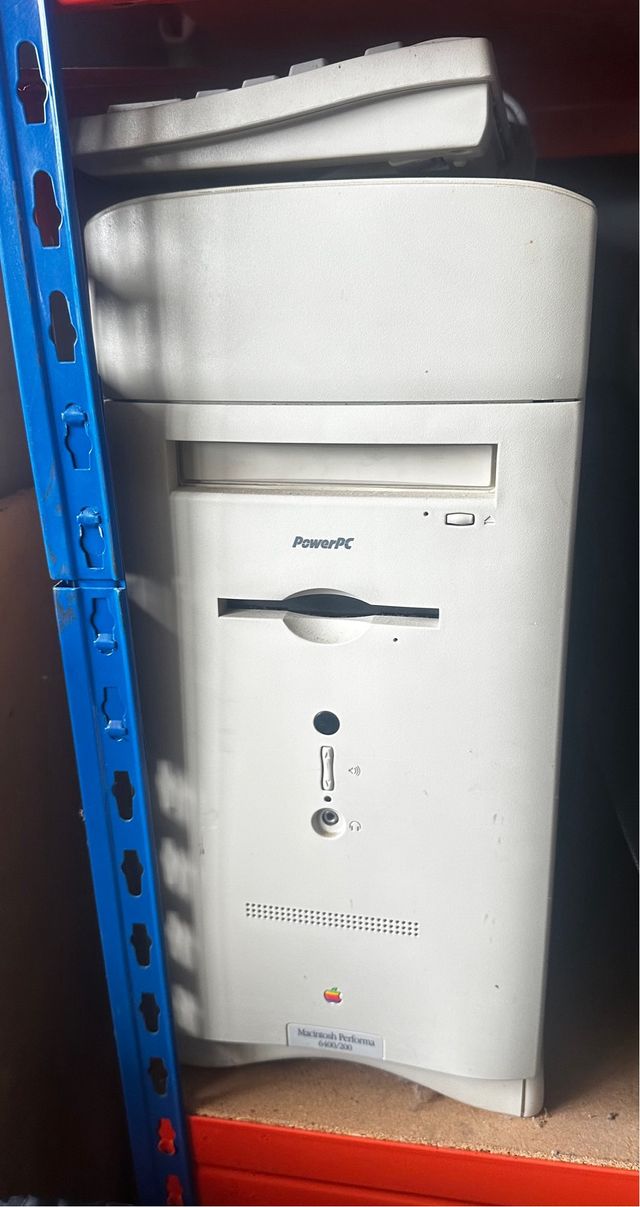 Macintosh Performa 6400 Beige