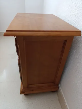 Mesilla de noche provenzal de madera