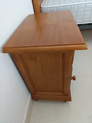 Mesilla de noche provenzal de madera