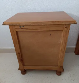 Mesilla de noche provenzal de madera