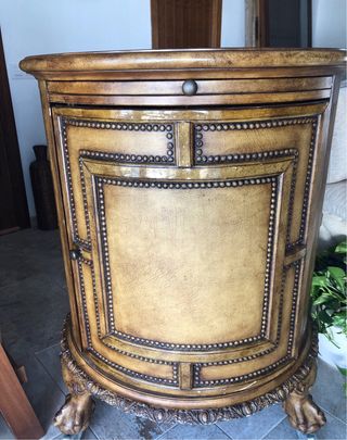 Bar o botellero con mapa del mundo