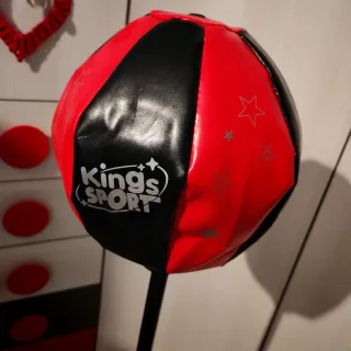 Saco de boxeo infantil con guantes