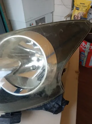 Faro delantero izquierdo