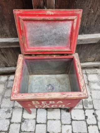 Nevera roja vintage BEBA UN PACO