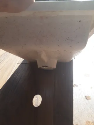 Lavabo blanco con grifo