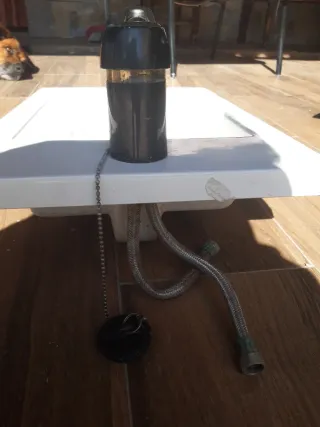 Lavabo blanco con grifo