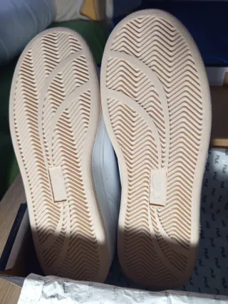 Zapatillas Fila Blancas y Rosas