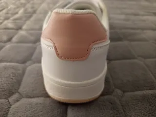 Zapatillas Fila Blancas y Rosas