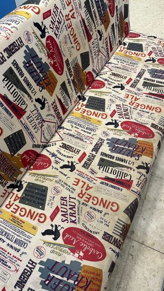 Divano vintage con stampa