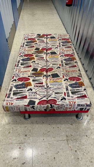 Divano vintage con stampa