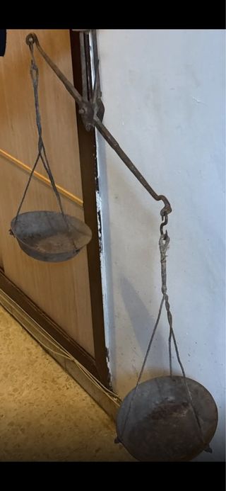 Balanza antigua colgante