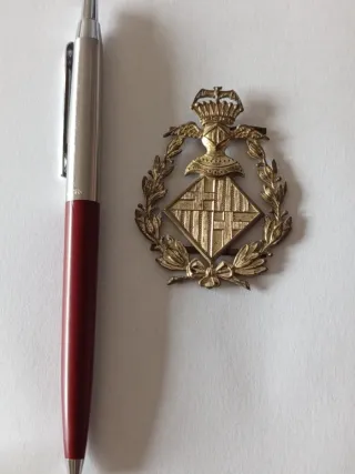 Insignia Barcelona Corona Laurel Plata