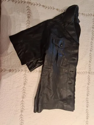 Cazadora de cuero negra