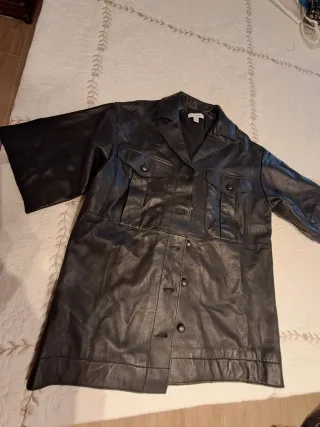 Cazadora de cuero negra