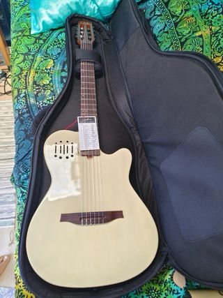 Guitarra Godin Multiac Ozark Cream