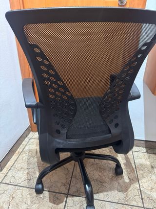 Silla de oficina giratoria negra