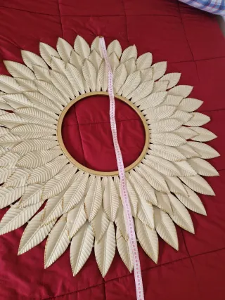 Marco de metal decorativo hoja dorada y beige